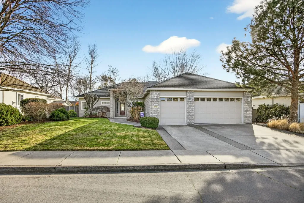 3388 Creek View Drive Medford OR 97504