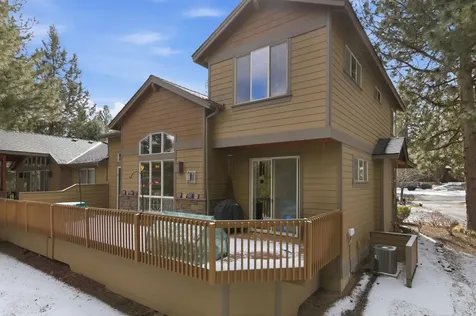 2526 NW Locke Court Bend OR 97703