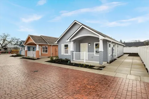 198 New Spirit Way Medford OR 97501