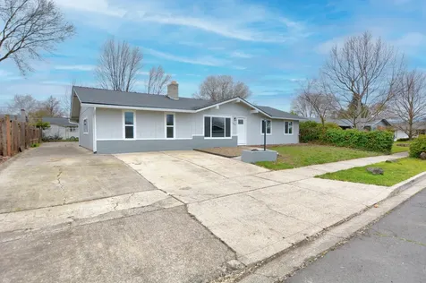 1418 Coquette Street Medford OR 97504