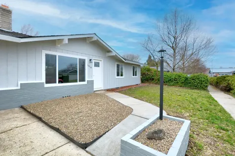 1418 Coquette Street Medford OR 97504