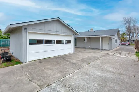 1418 Coquette Street Medford OR 97504