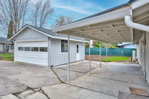 1418 Coquette Street Medford OR 97504