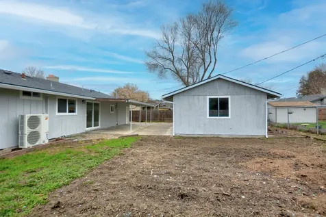 1418 Coquette Street Medford OR 97504