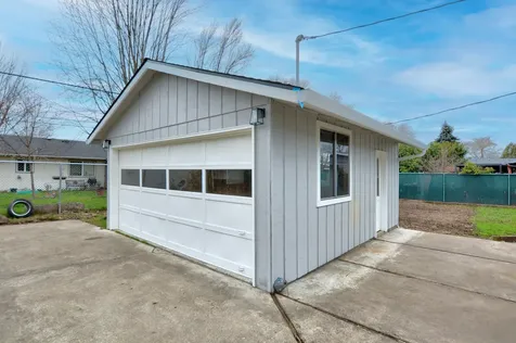 1418 Coquette Street Medford OR 97504
