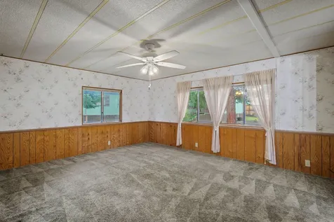 1077 Lee Roze Lane Grants Pass OR 97527
