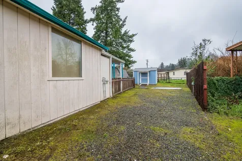 1077 Lee Roze Lane Grants Pass OR 97527