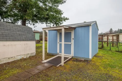1077 Lee Roze Lane Grants Pass OR 97527