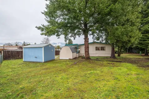 1077 Lee Roze Lane Grants Pass OR 97527