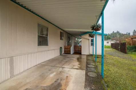 1077 Lee Roze Lane Grants Pass OR 97527