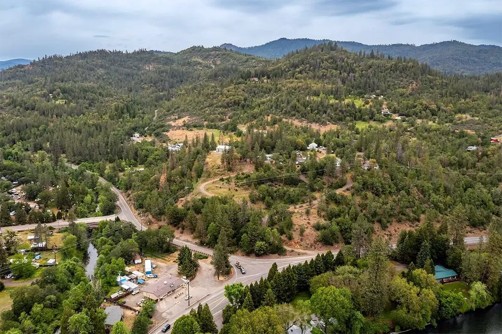 24269 Highway 62 Trail OR 97541