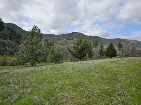 483 Strawberry Lane Ashland OR 97520