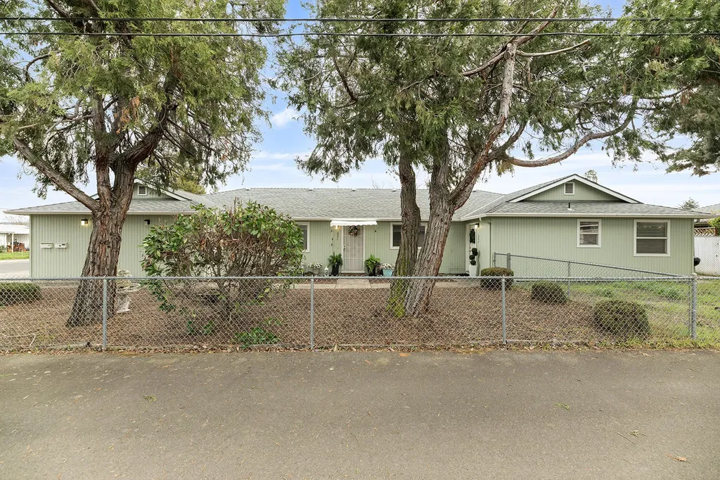 331 N 8th Street Central Point OR 97502