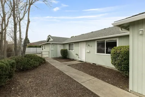 331 N 8th Street Central Point OR 97502