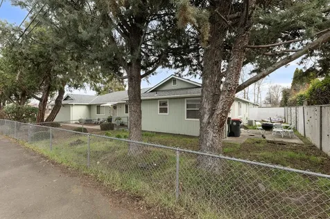 331 N 8th Street Central Point OR 97502
