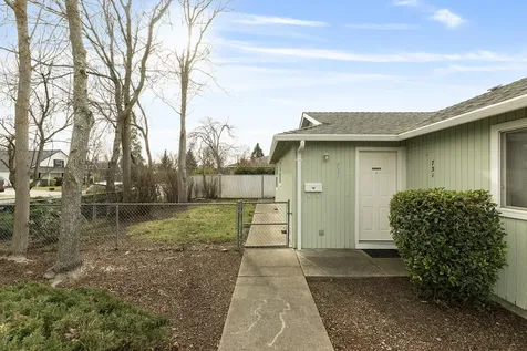 331 N 8th Street Central Point OR 97502