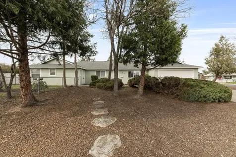 331 N 8th Street Central Point OR 97502