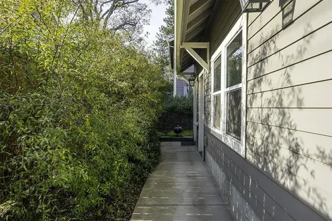 563 Rock Street Ashland OR 97520