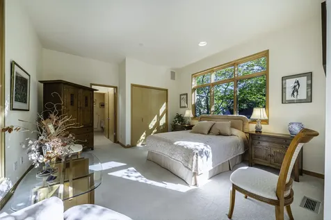 786 Pompadour Drive Ashland OR 97520