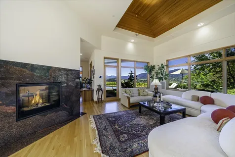 786 Pompadour Drive Ashland OR 97520