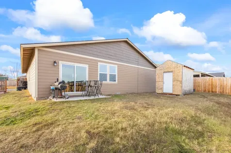 539 SE Leisek Way Madras OR 97741