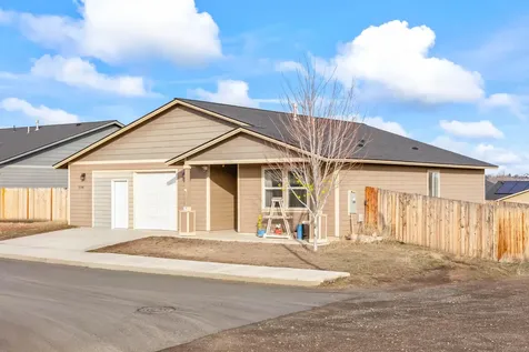539 SE Leisek Way Madras OR 97741