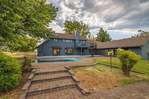 5900 Mcloughlin Drive Central Point OR 97502