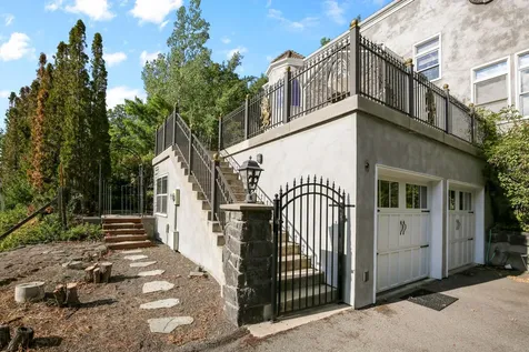 520 Glenview Drive Ashland OR 97520