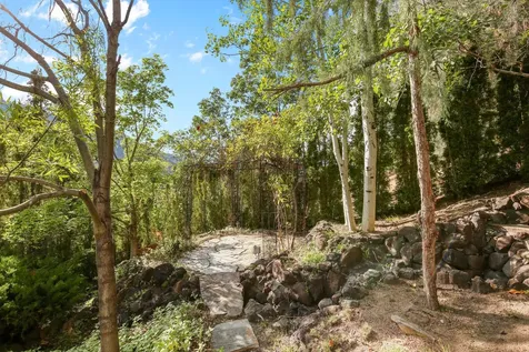 520 Glenview Drive Ashland OR 97520