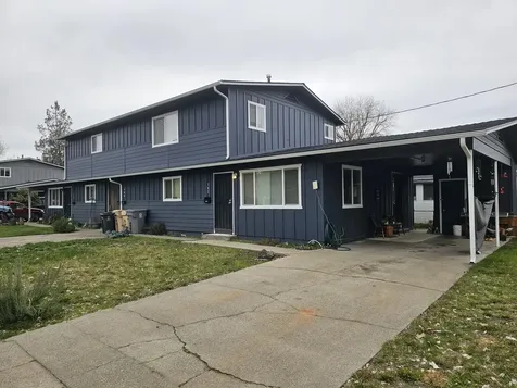 702 SE 9th Street Grants Pass OR 97526