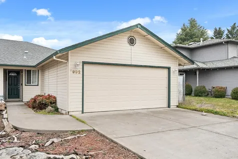 992 Glengrove Avenue Central Point OR 97502