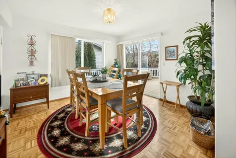 1087 Oak Knoll Drive Ashland OR 97520