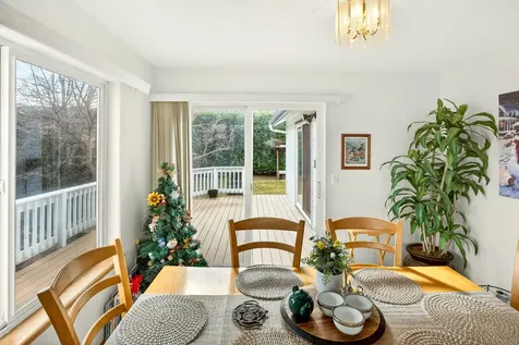 1087 Oak Knoll Drive Ashland OR 97520