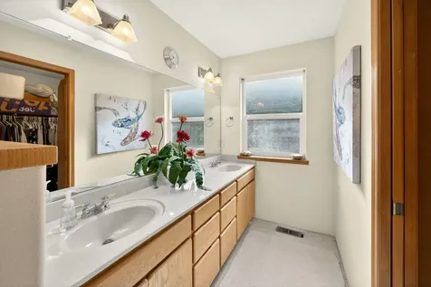 1087 Oak Knoll Drive Ashland OR 97520
