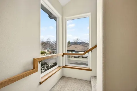 1087 Oak Knoll Drive Ashland OR 97520