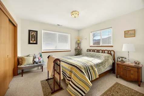 1087 Oak Knoll Drive Ashland OR 97520