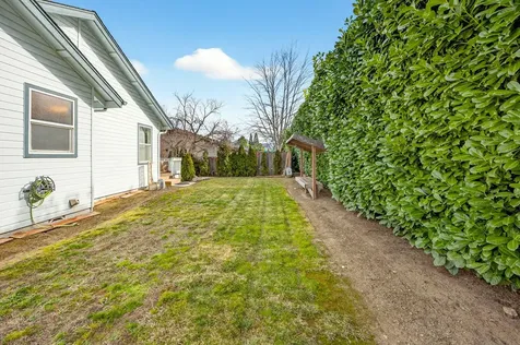 1087 Oak Knoll Drive Ashland OR 97520