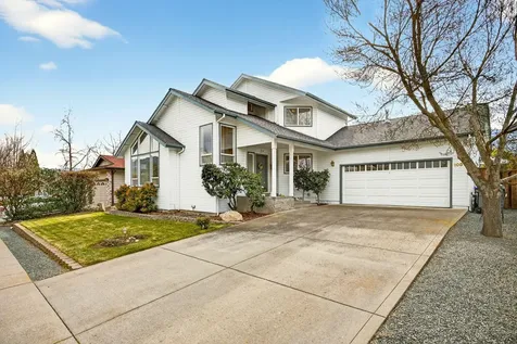 1087 Oak Knoll Drive Ashland OR 97520