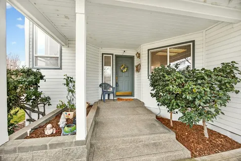 1087 Oak Knoll Drive Ashland OR 97520
