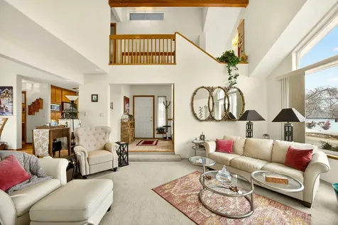 1087 Oak Knoll Drive Ashland OR 97520
