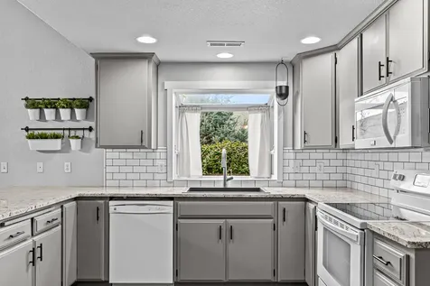 388 Crystal Drive Eagle Point OR 97524