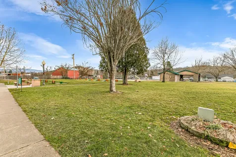 388 Crystal Drive Eagle Point OR 97524