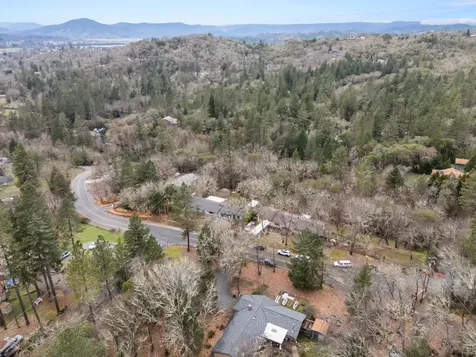 262 Lathrop Lane Grants Pass OR 97526
