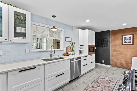 1537 Yucca Street Medford OR 97504