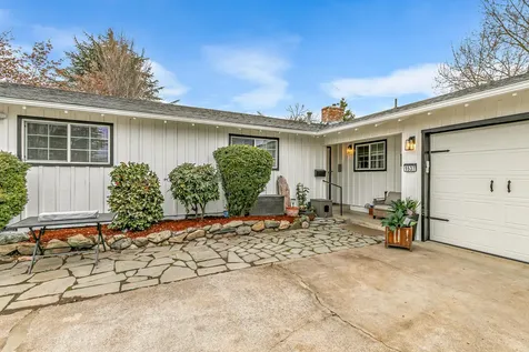1537 Yucca Street Medford OR 97504
