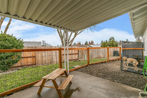 1537 Yucca Street Medford OR 97504