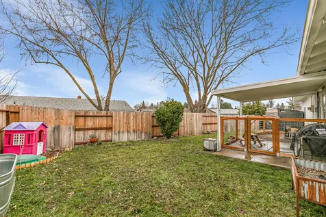 1537 Yucca Street Medford OR 97504