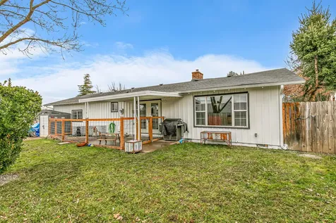1537 Yucca Street Medford OR 97504