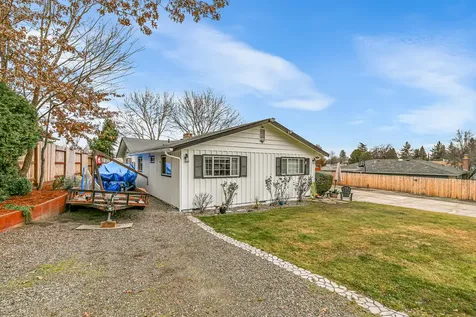 1537 Yucca Street Medford OR 97504