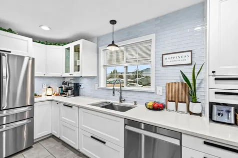 1537 Yucca Street Medford OR 97504